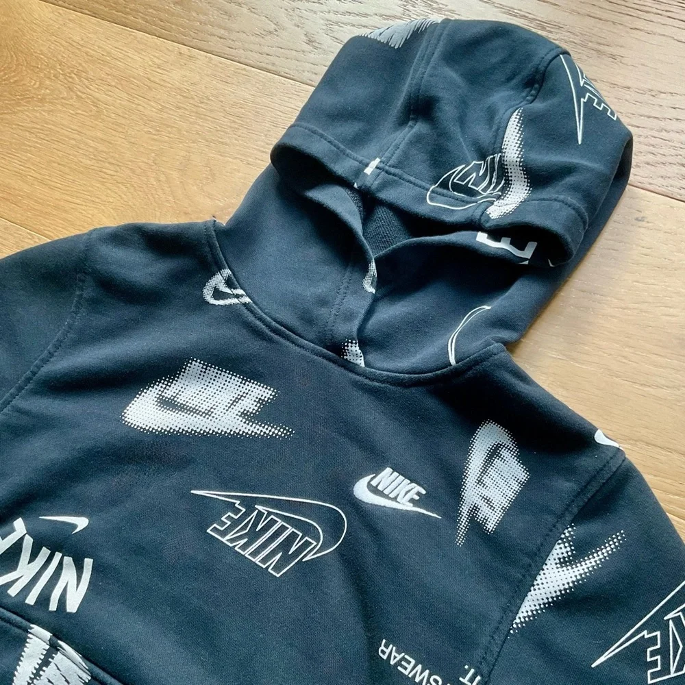 Nike sportswear swoosh
